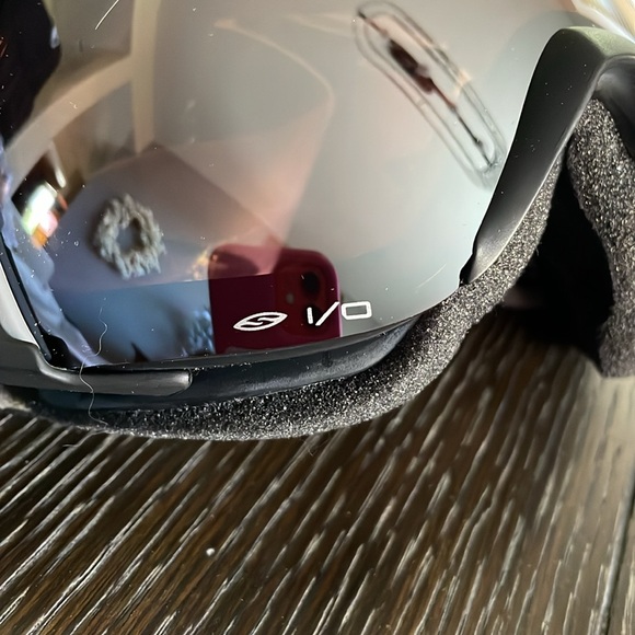 Smith optics goggles with removable low light lenses and case. - Picture 2 of 5